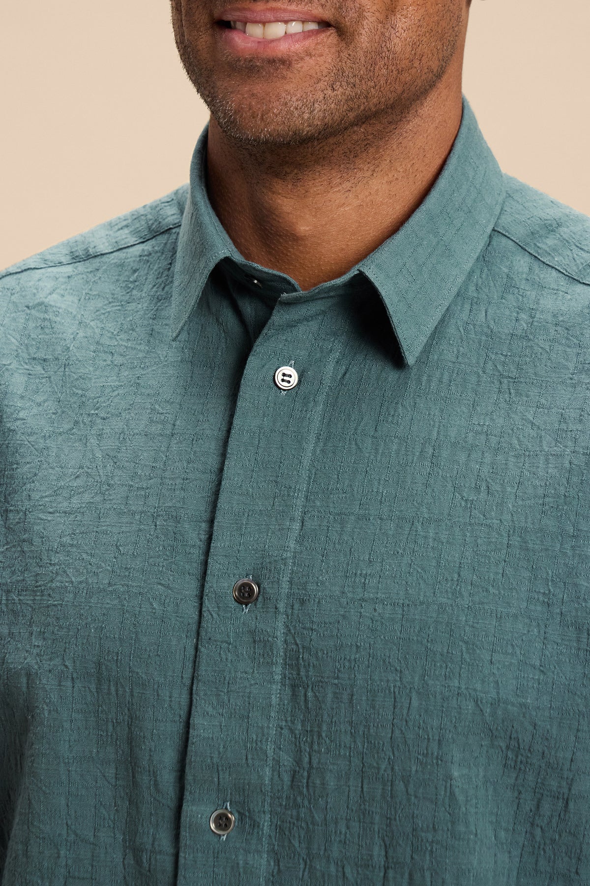 Kasumi Grid Cypress shirt, collar detail
