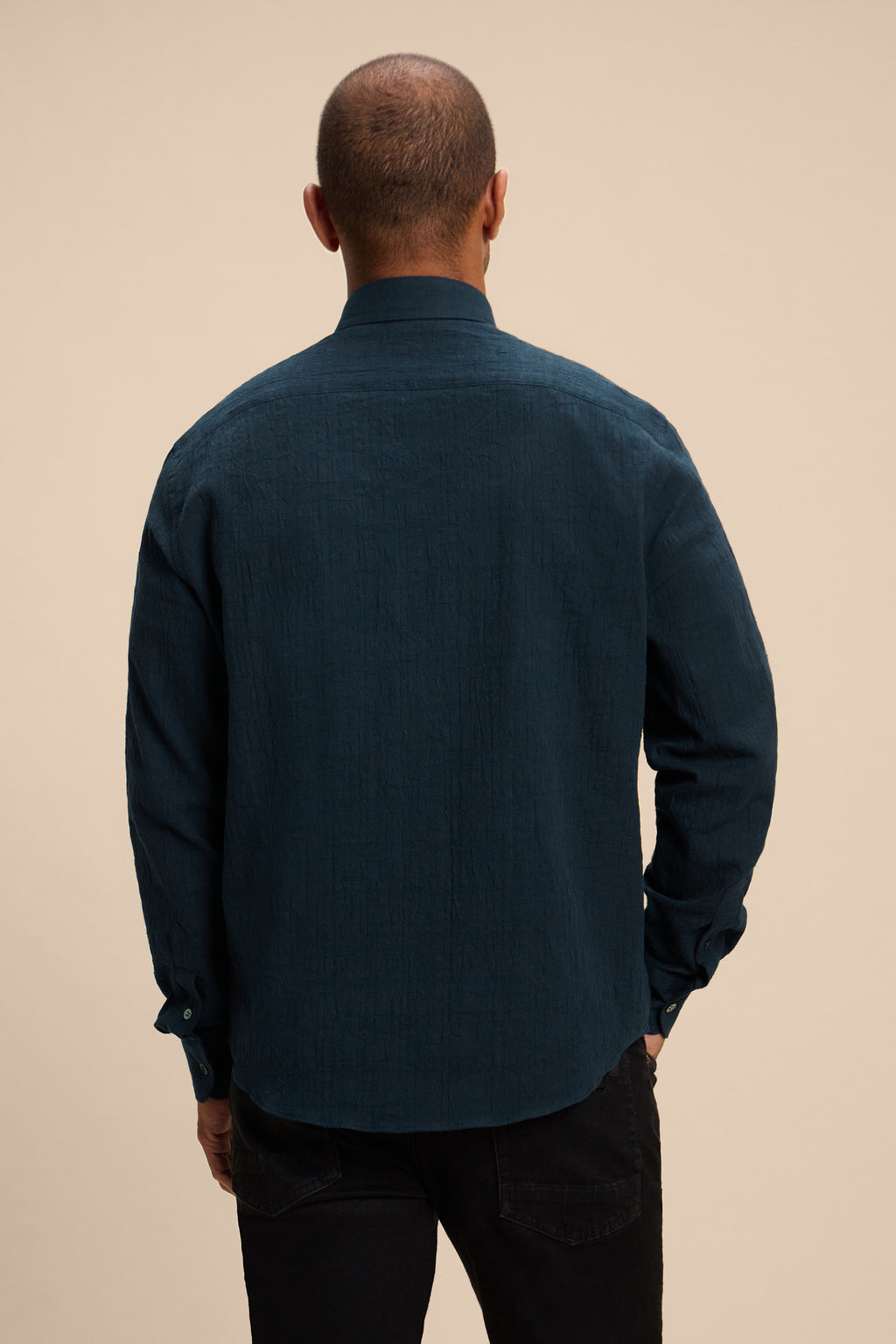 Kasumi Grid Indigo shirt, back on model