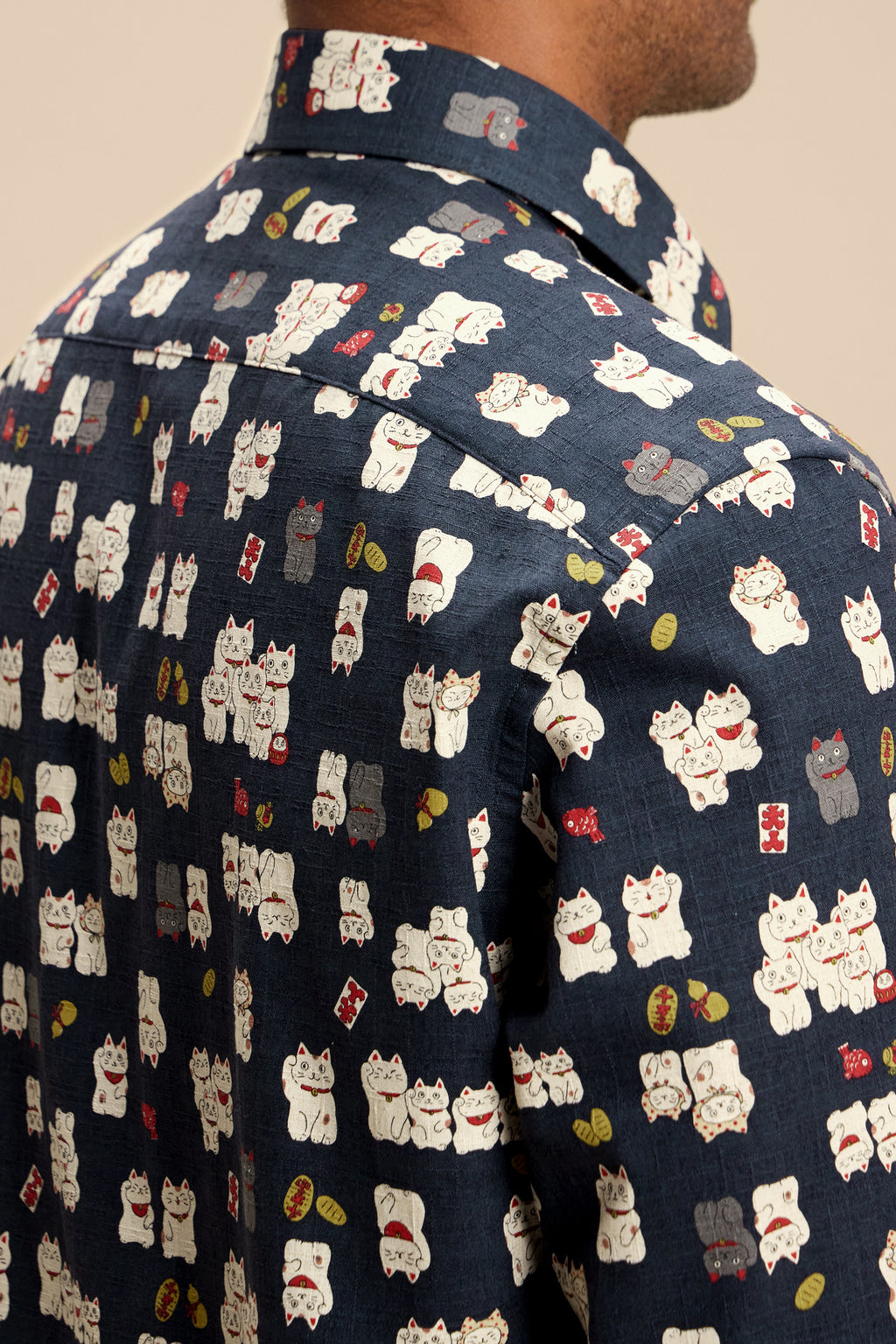 Maneki Neko shirt, back collar detail