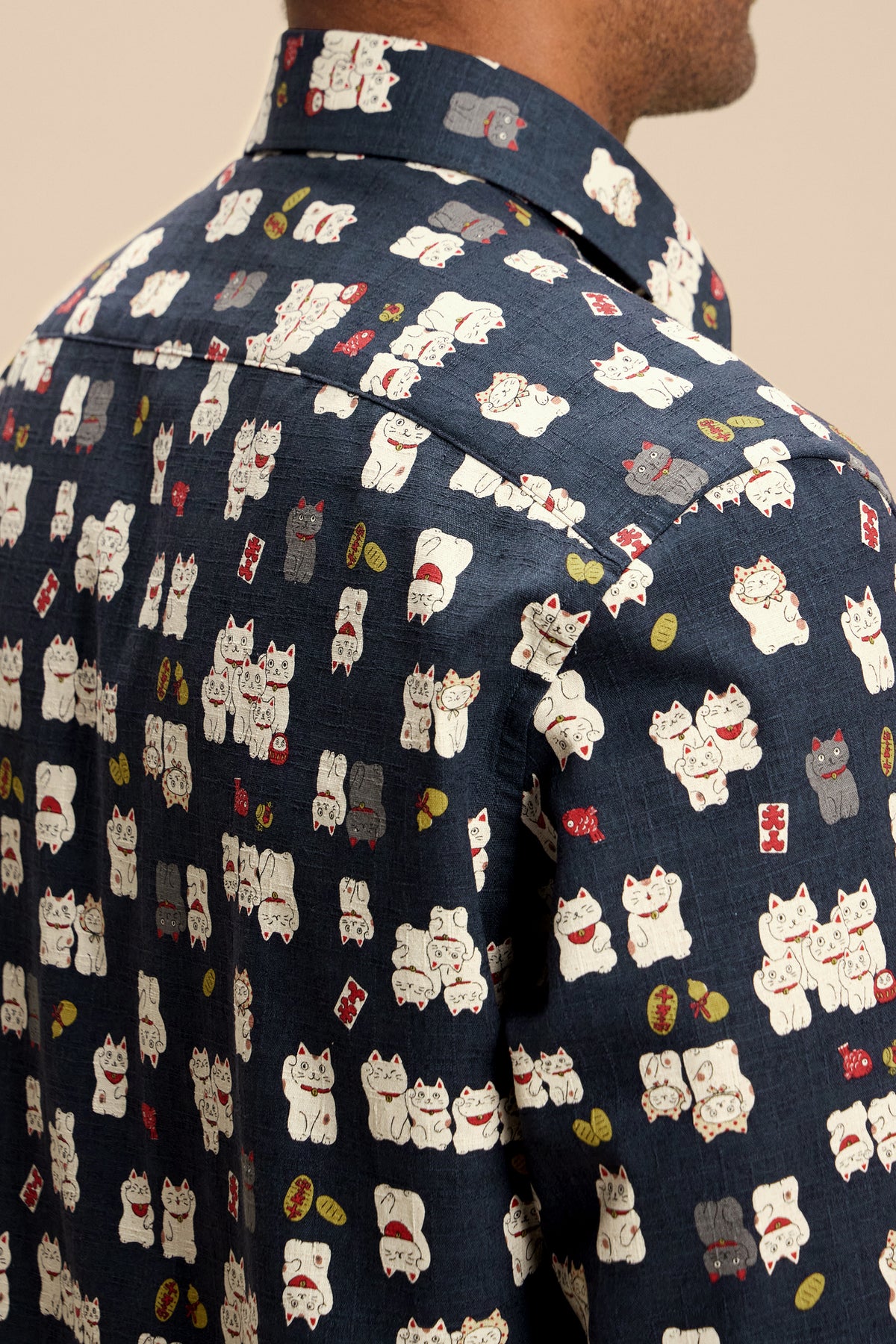 Maneki Neko shirt, back collar detail