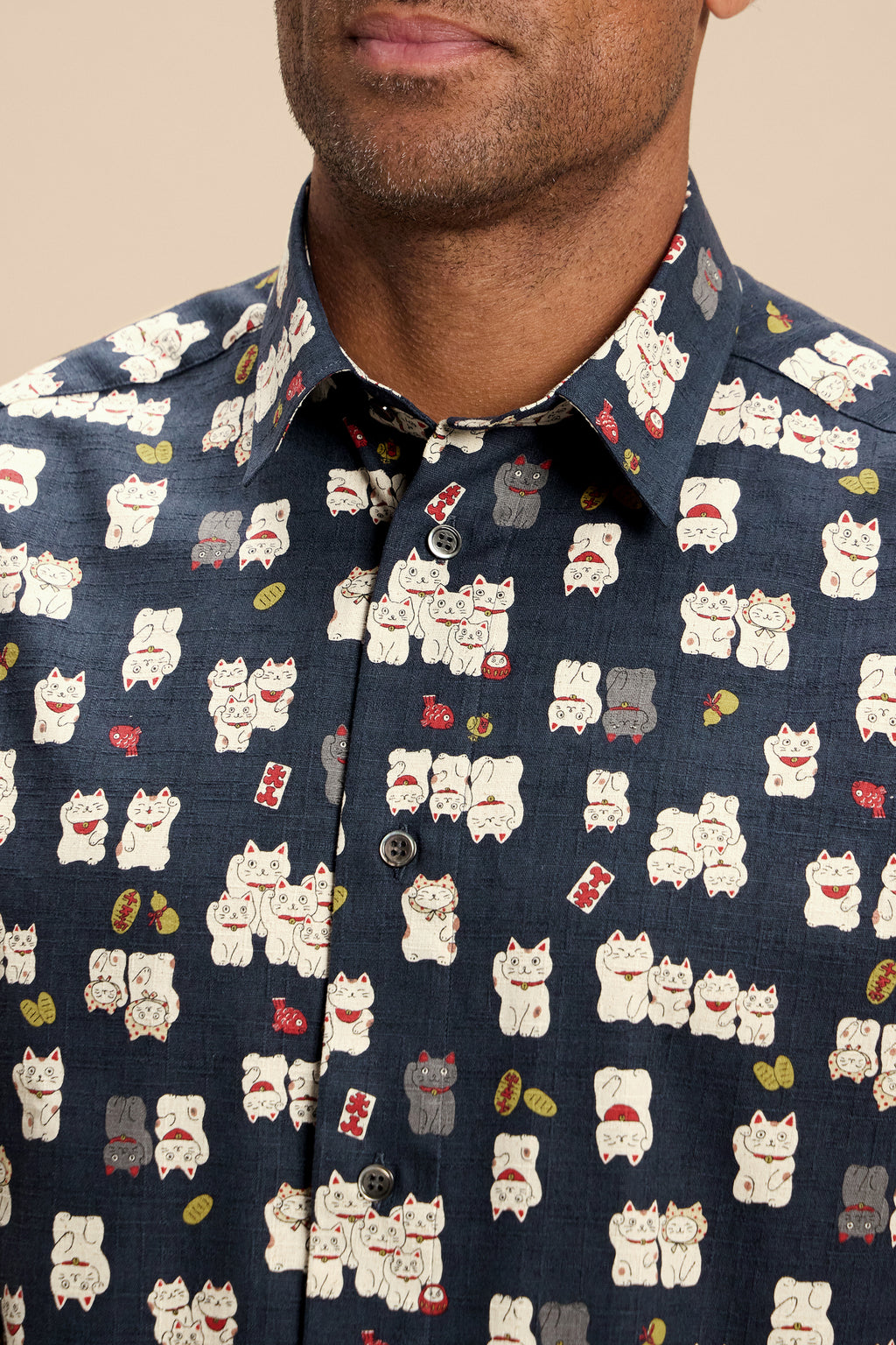 Maneki Neko shirt, collar detail