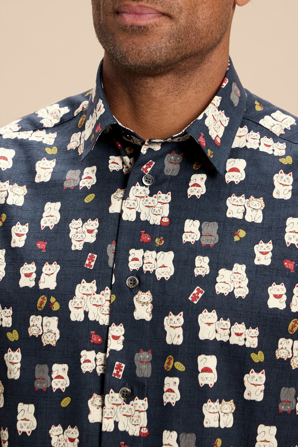 Maneki Neko shirt, collar detail