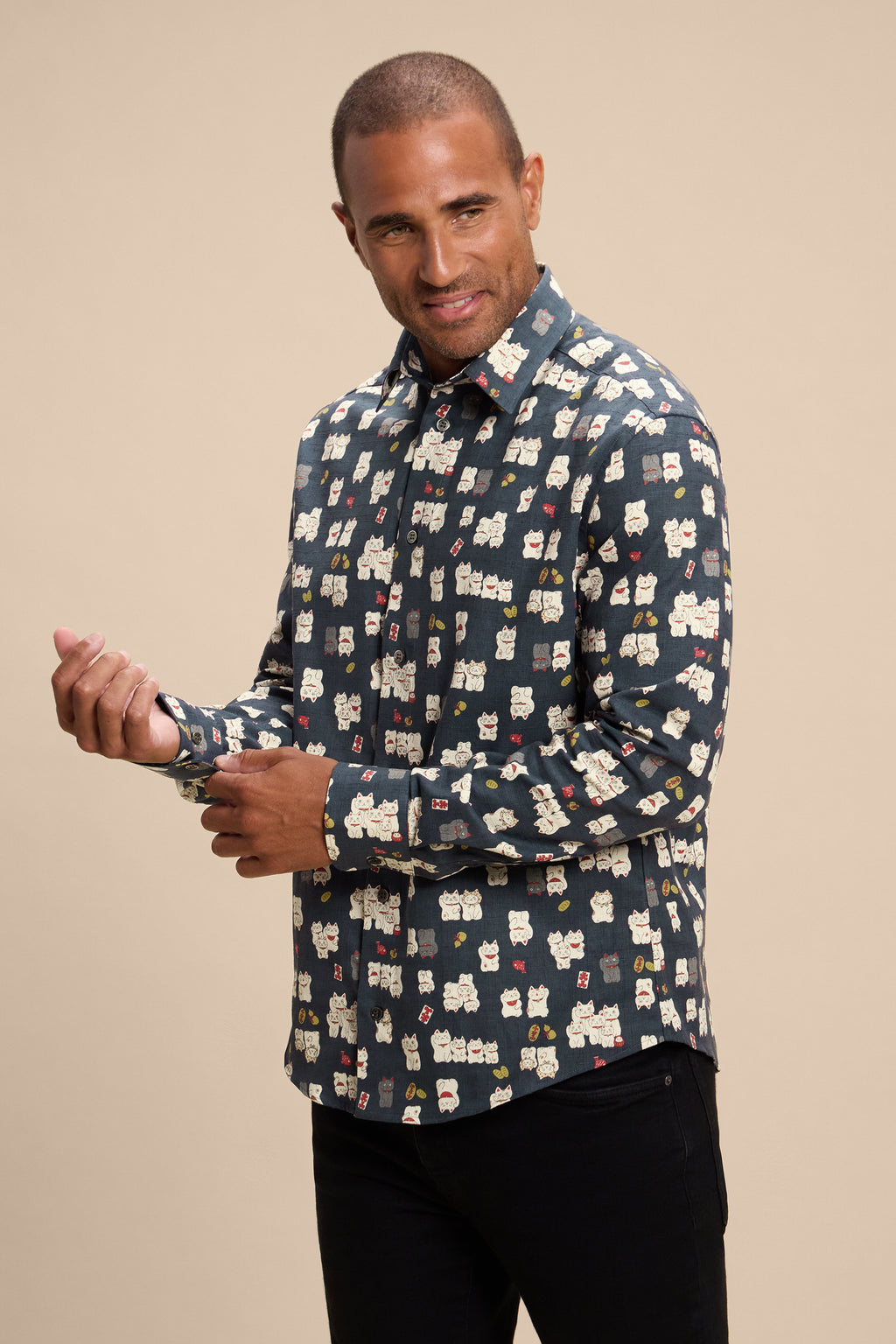 Maneki Neko shirt, in motion