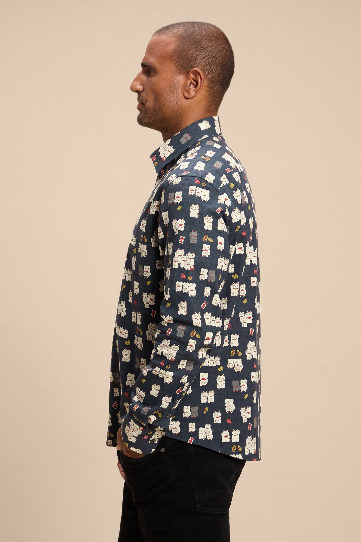 Maneki Neko shirt, side on model