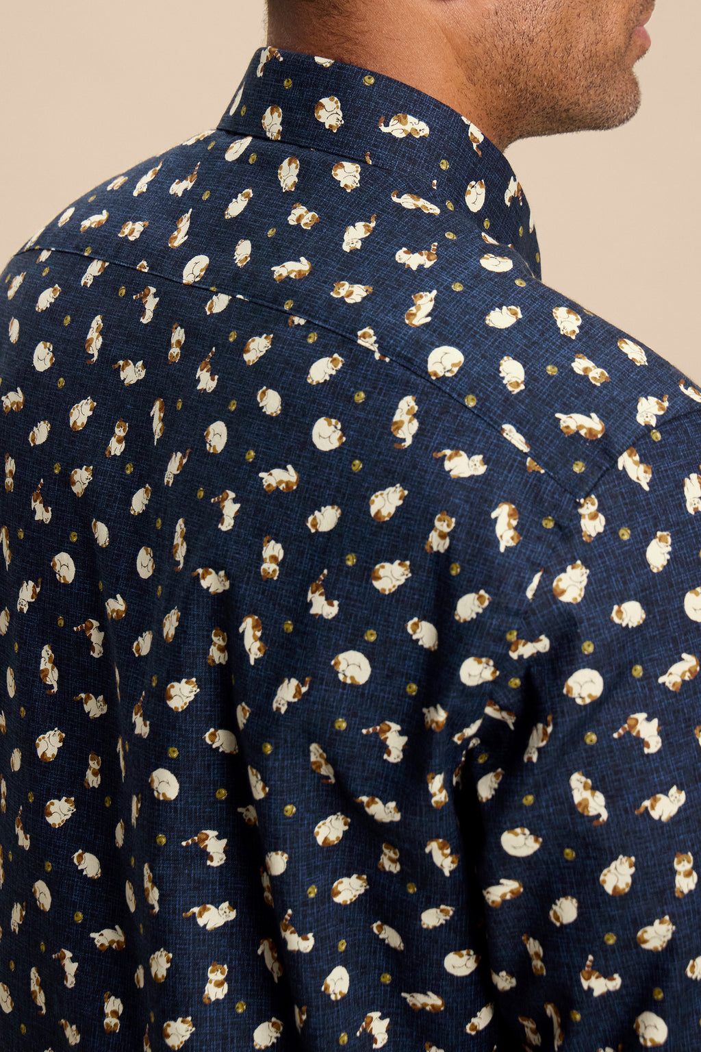 Neko no Suzu shirt, back collar detail